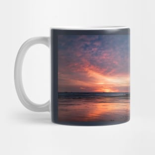 December sunrise on a Northumbrian beach Mug